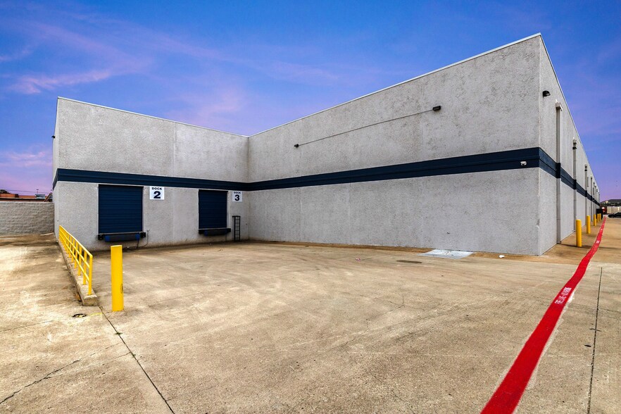 More Photos Of 7601 Boulevard 26, North Richland Hills Warehouse For Lease
