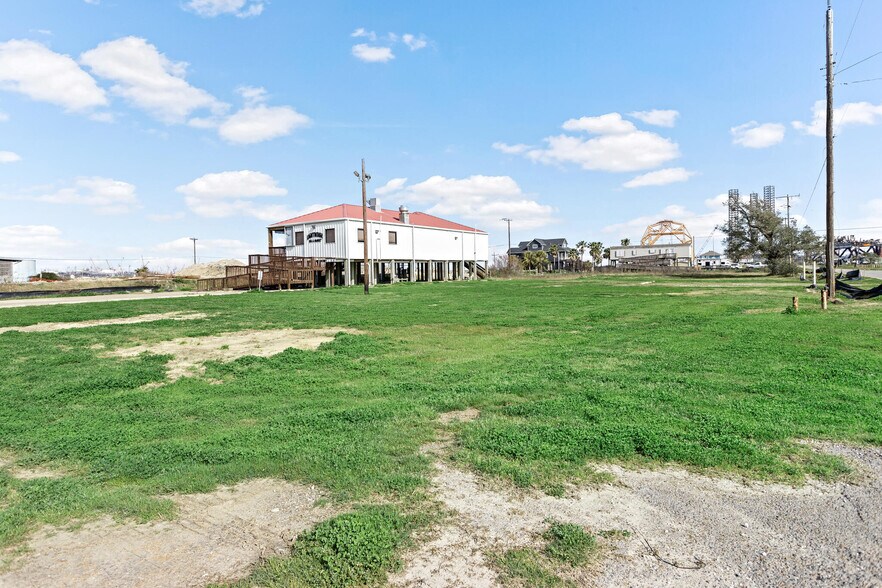 More Photos Of 5140 Gulfway Dr, Sabine Pass Restaurant For Sale