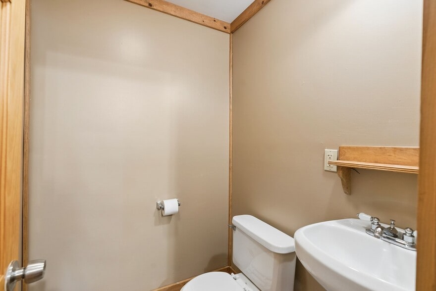 More Photos Of 37-41 Roosevelt Trl, Casco Office For Sale