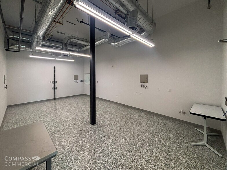 More Photos Of 20706 High Desert Ln, Bend Research And Development For Lease