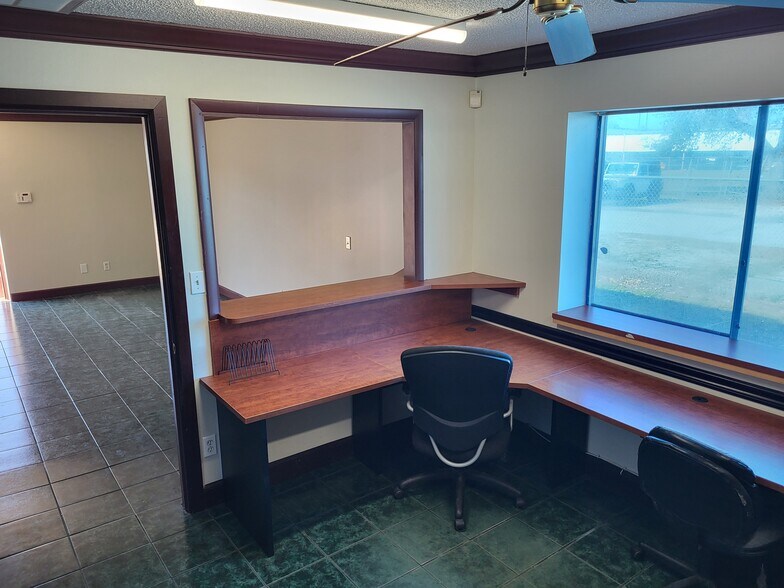 More Photos Of 3540 64th Ave N, Pinellas Park Manufacturing For Lease