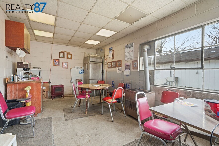 More Photos Of 5913 Troy Mills rd, Coggon General Retail For Sale