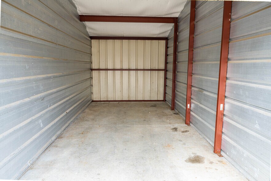 More Photos Of 1067 N Mission Rd, Mount Pleasant Self Storage For Sale