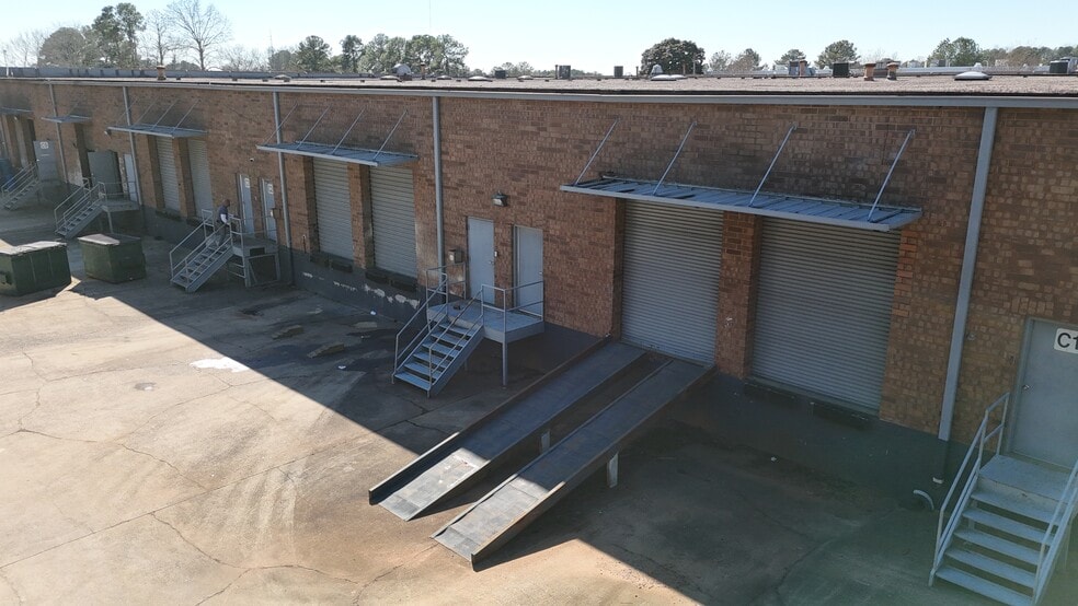 More Photos Of 2500 Park Central Blvd, Decatur Distribution For Lease