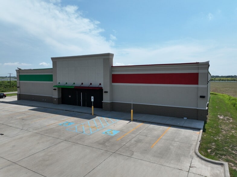 More Photos Of 5603 County Rd 286, Sargent Freestanding For Lease