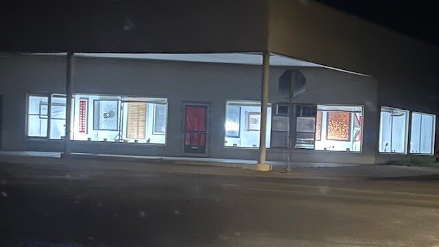 More Photos Of 208 W San Antonio St, Marfa Freestanding For Sale