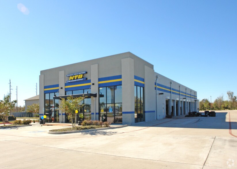 More Photos Of 11017 North Fwy, Houston Freestanding For Lease