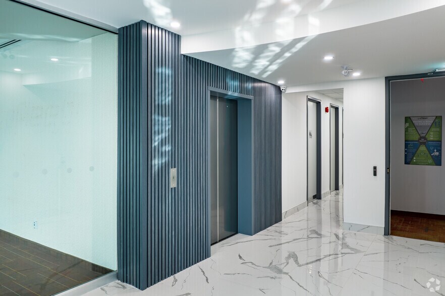 More Photos Of 2355 Skymark Ave, Mississauga Office For Lease