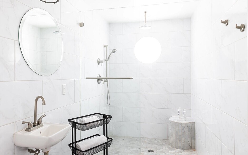 More Photos Of 2135 N Palm Canyon Dr, Palm Springs Hotel For Sale