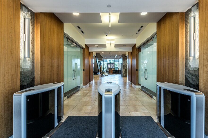 More Photos Of 8990 W Glendale Ave, Glendale Office For Sale