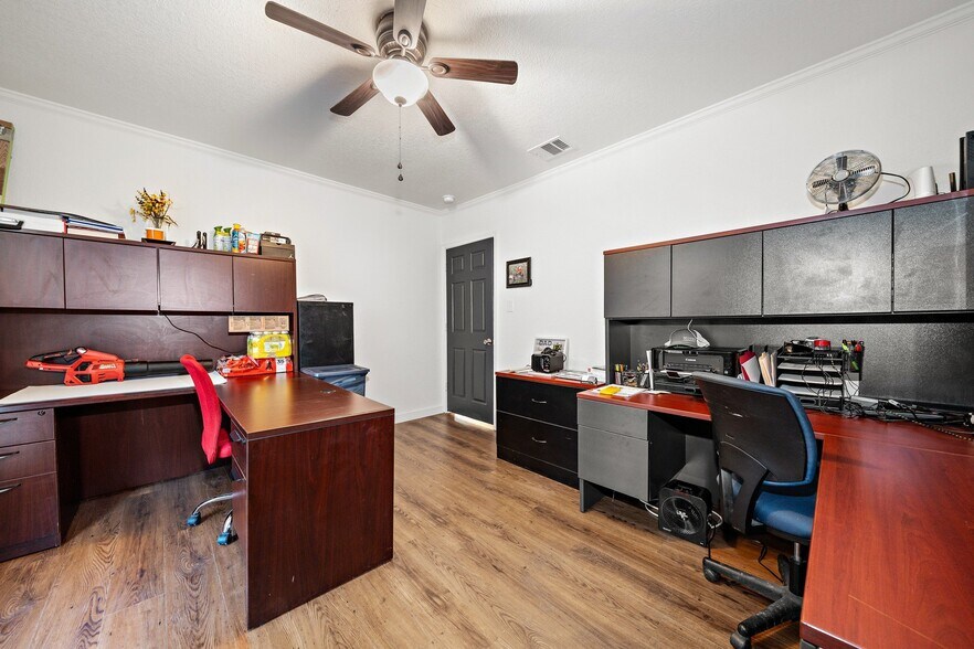 More Photos Of 3306 W Waco Dr, Waco Office Residential For Sale