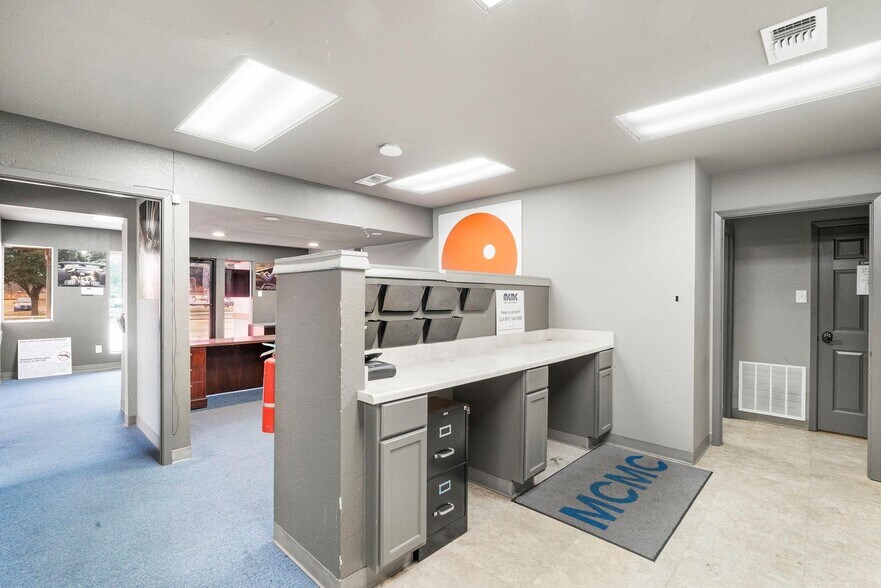 More Photos Of 240 Exchange St, Burleson Auto Dealership For Sale
