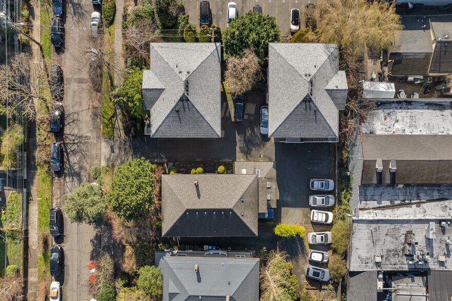 More Photos Of 913 13th Ave, Seattle Apartments For Sale