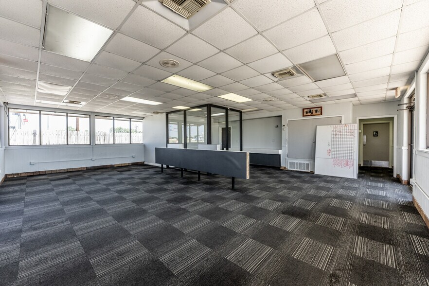 More Photos Of 130 Interstate 45 N, Huntsville General Retail For Sale