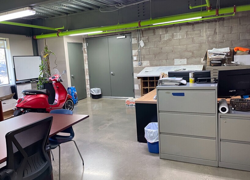 More Photos Of 21 Deforest St, Amityville Warehouse For Lease