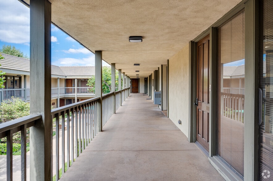 More Photos Of 17671 Irvine Blvd, Tustin Unknown For Lease