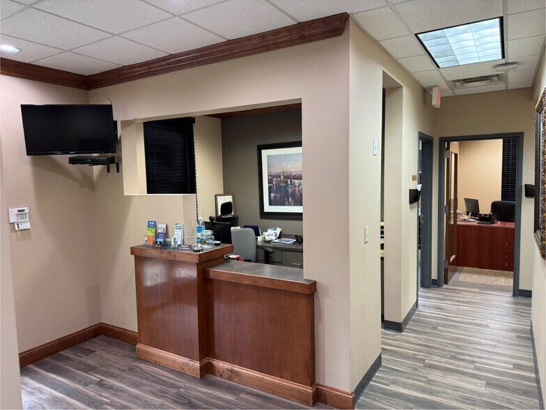 More Photos Of 1512 Alex Dr, Irondale Office For Lease