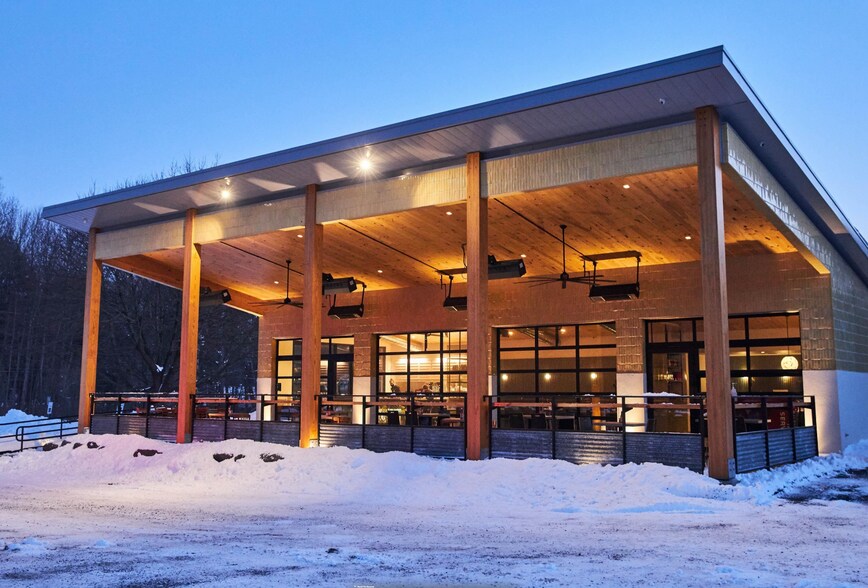 Primary Photo Of 261 Tinker St, Woodstock Restaurant For Sale