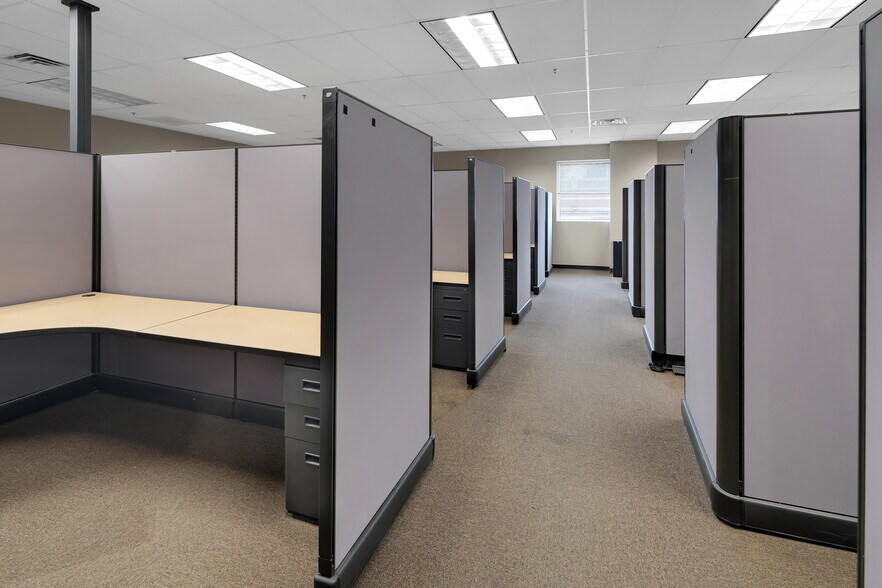 More Photos Of 2600 Stanley Gault Pky, Louisville Light Manufacturing For Lease