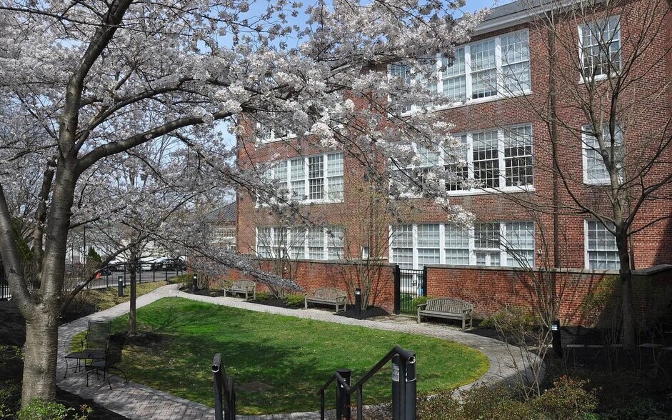 More Photos Of 35 Quarry St, Princeton Apartments For Sale