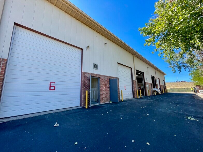 More Photos Of 695 Billings St, Aurora Manufacturing For Lease