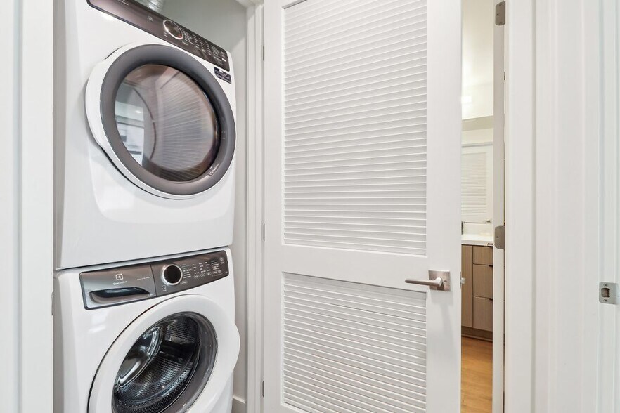 More Photos Of 700 W 9th St, Los Angeles Apartments For Lease