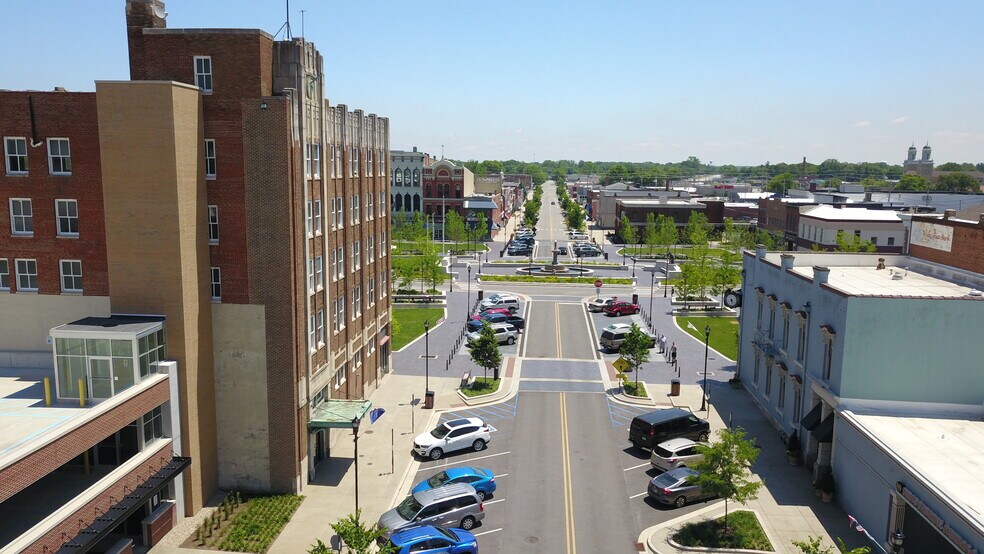 More Photos Of 23 Public Sq, Shelbyville Office For Sale