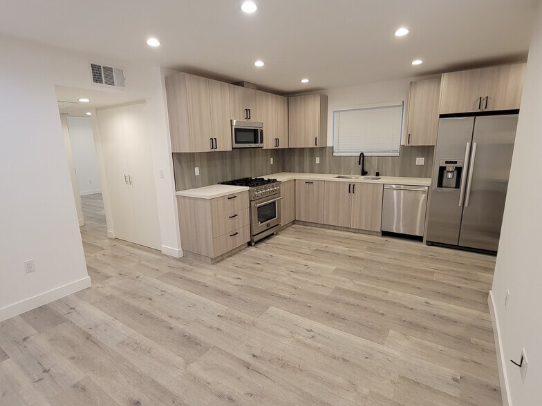 More Photos Of 11565 Iowa Ave, Los Angeles Apartments For Sale