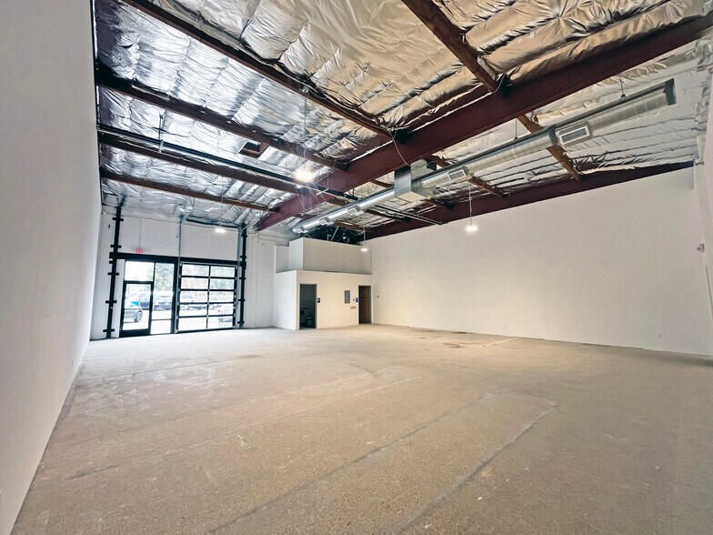 More Photos Of 3860 E Main St, Ventura Freestanding For Lease