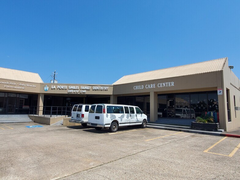 More Photos Of 410 E Fairmont Pky, La Porte Restaurant For Lease