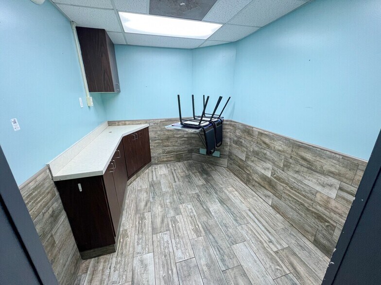 More Photos Of 4606 W Wall St, Midland Flex For Lease