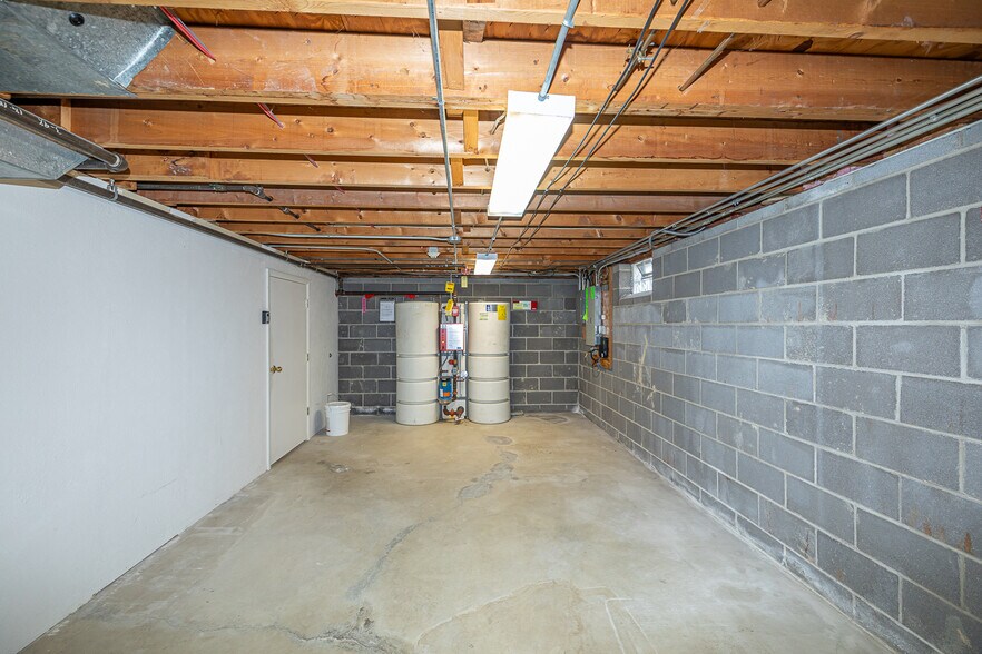 More Photos Of 7997 Wesley Dr, Strongsville Apartments For Sale