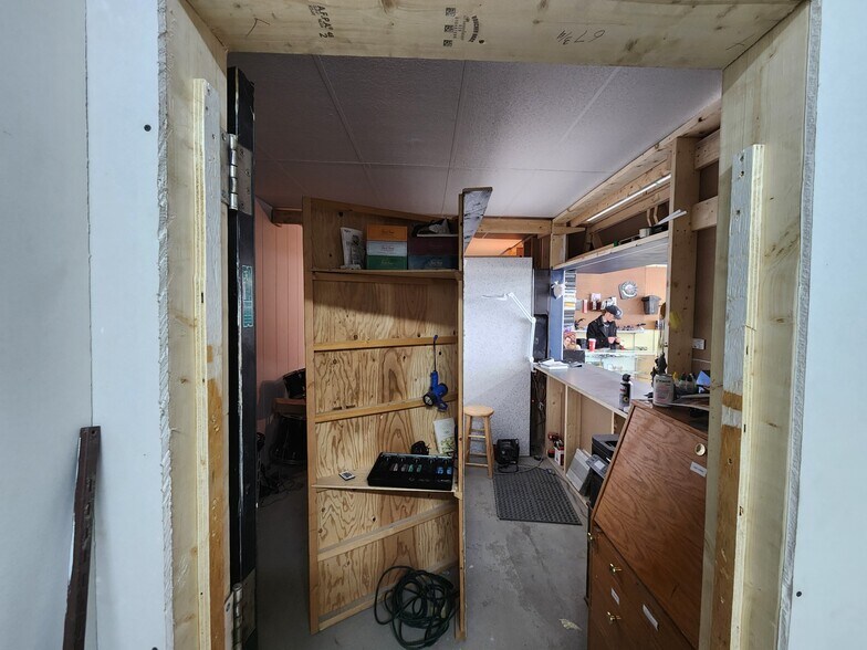 More Photos Of 208 Railway Ave E, Drumheller Convenience Store For Sale