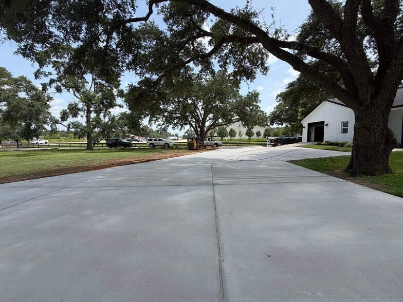 More Photos Of 16610 Mueschke Rd, Cypress Office Residential For Lease