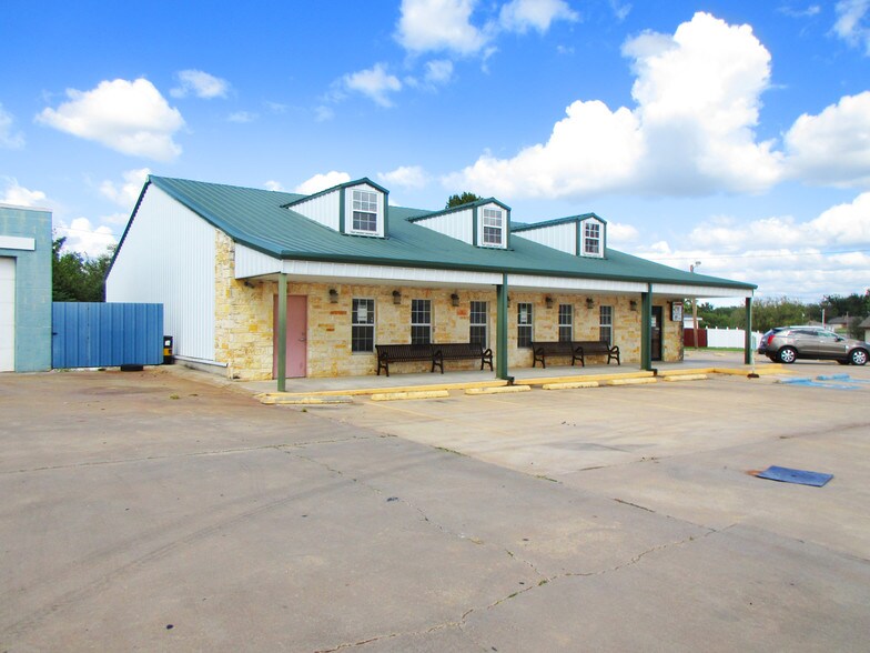 More Photos Of 209 E Walnut St, Tecumseh Restaurant For Sale