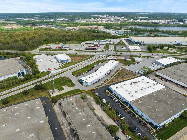 More Photos Of 1414-1440 Bolingbrook Dr, Romeoville Distribution For Lease