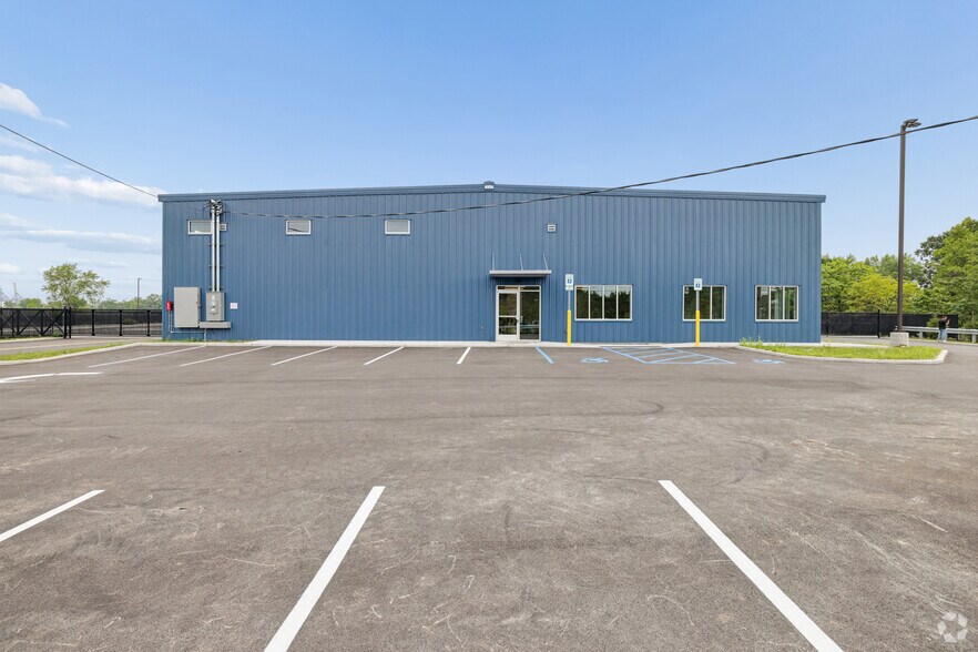 More Photos Of 2577 Forest Ave, Staten Island Truck Terminal For Lease
