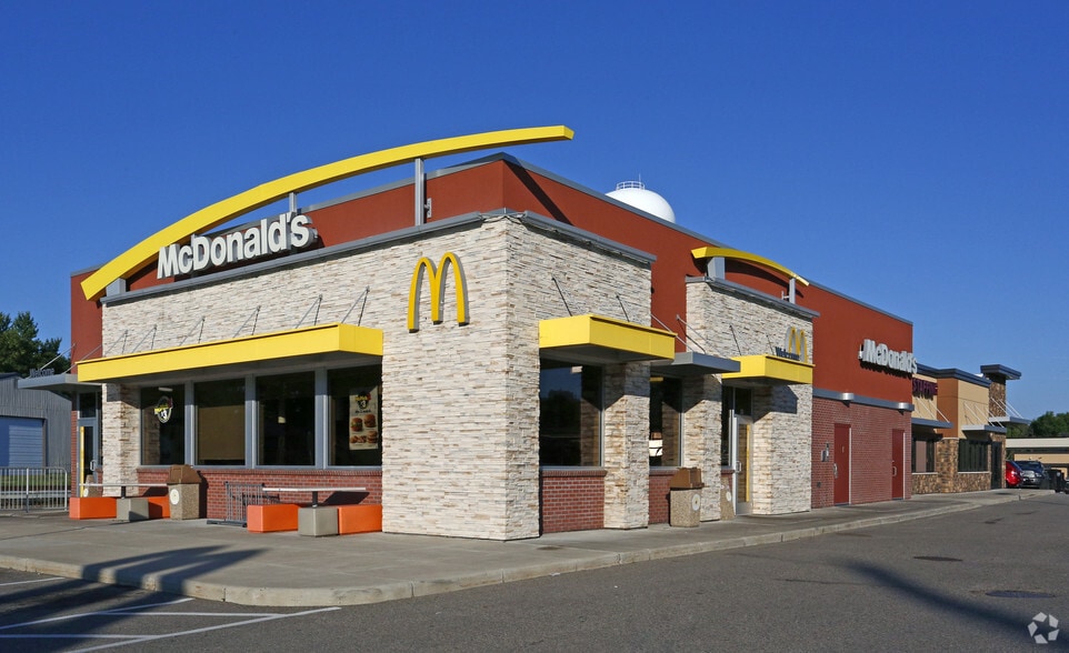 Primary Photo Of 211 Elm St W, Annandale Fast Food For Sale