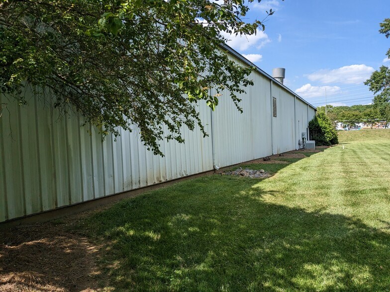 More Photos Of 5025 Old York Rd, Rock Hill Distribution For Lease