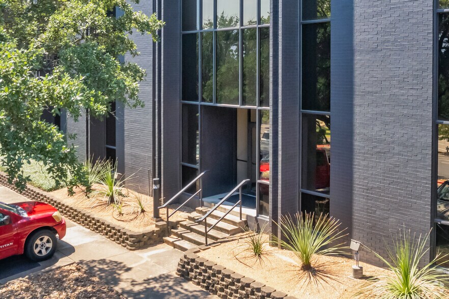 More Photos Of 3409 Executive Center Dr, Austin Unknown For Lease