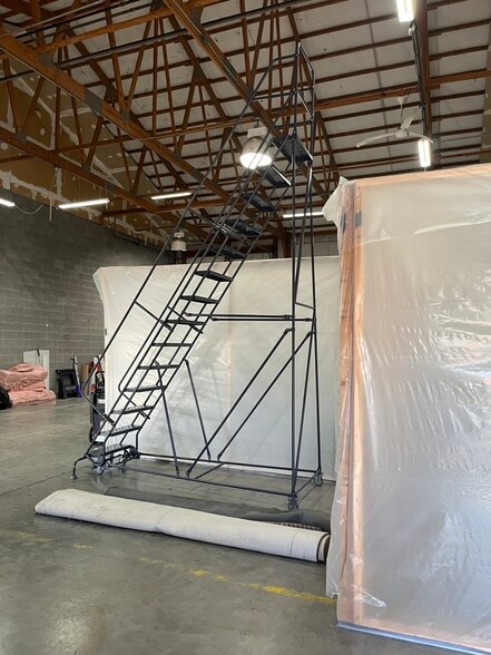 More Photos Of 6244 Old Lagrange Rd, Crestwood Warehouse For Lease