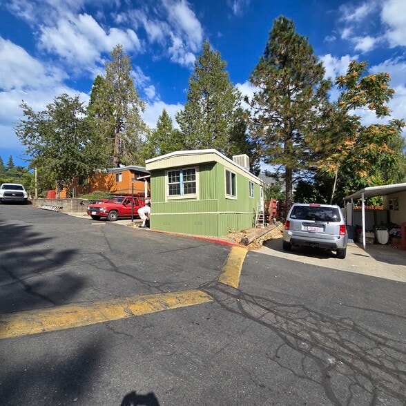 More Photos Of 21 Oak St, Colfax Manufactured Housing Mobile Home Park For Sale