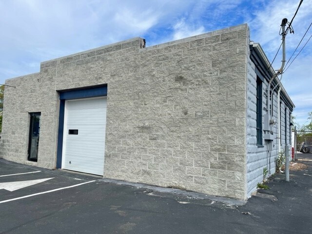 Primary Photo Of 271 Reservoir Ave, Providence Auto Repair For Sale