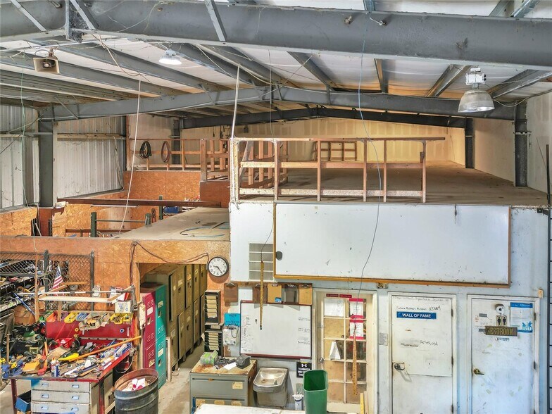 More Photos Of 875 Lakeview Dr, Deland Warehouse For Sale