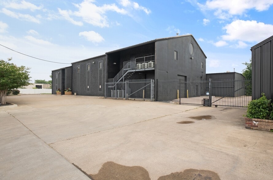 More Photos Of 3500 Easy St, Dallas Flex For Sale