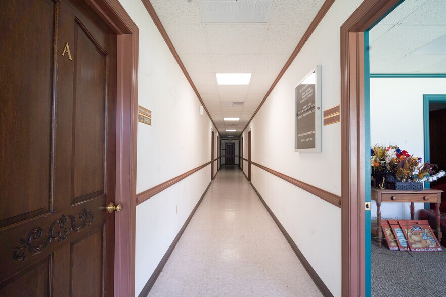 More Photos Of 220 Chesapeake Dr, White Stone Office For Sale