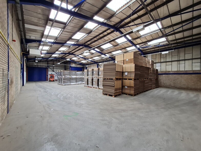 More Photos Of Honeywell Ln, Oldham Warehouse For Lease