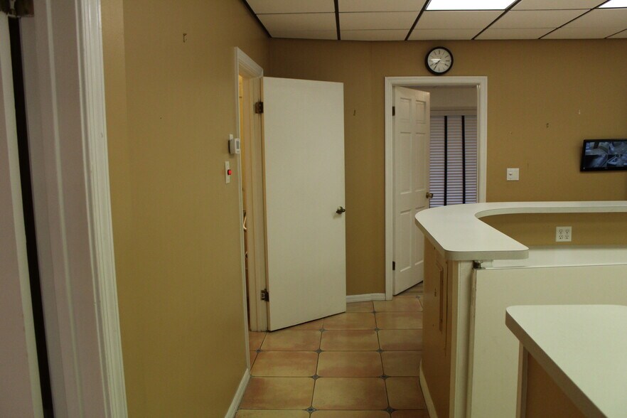 More Photos Of 7800 W Oakland Park Blvd, Sunrise Medical For Sale