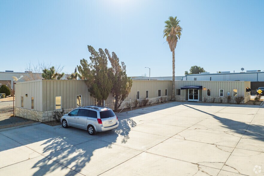 More Photos Of 17260 Muskrat Ave, Adelanto Warehouse For Lease