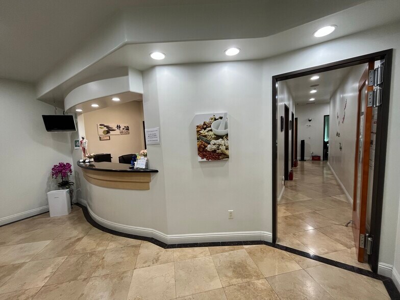 More Photos Of 13768 Roswell Ave, Chino Medical For Lease